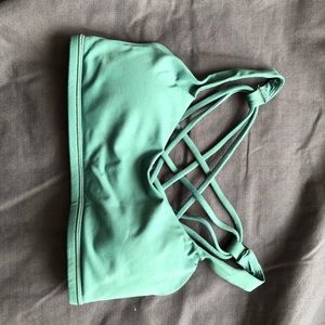 Lululemon free to be wild bra size 4